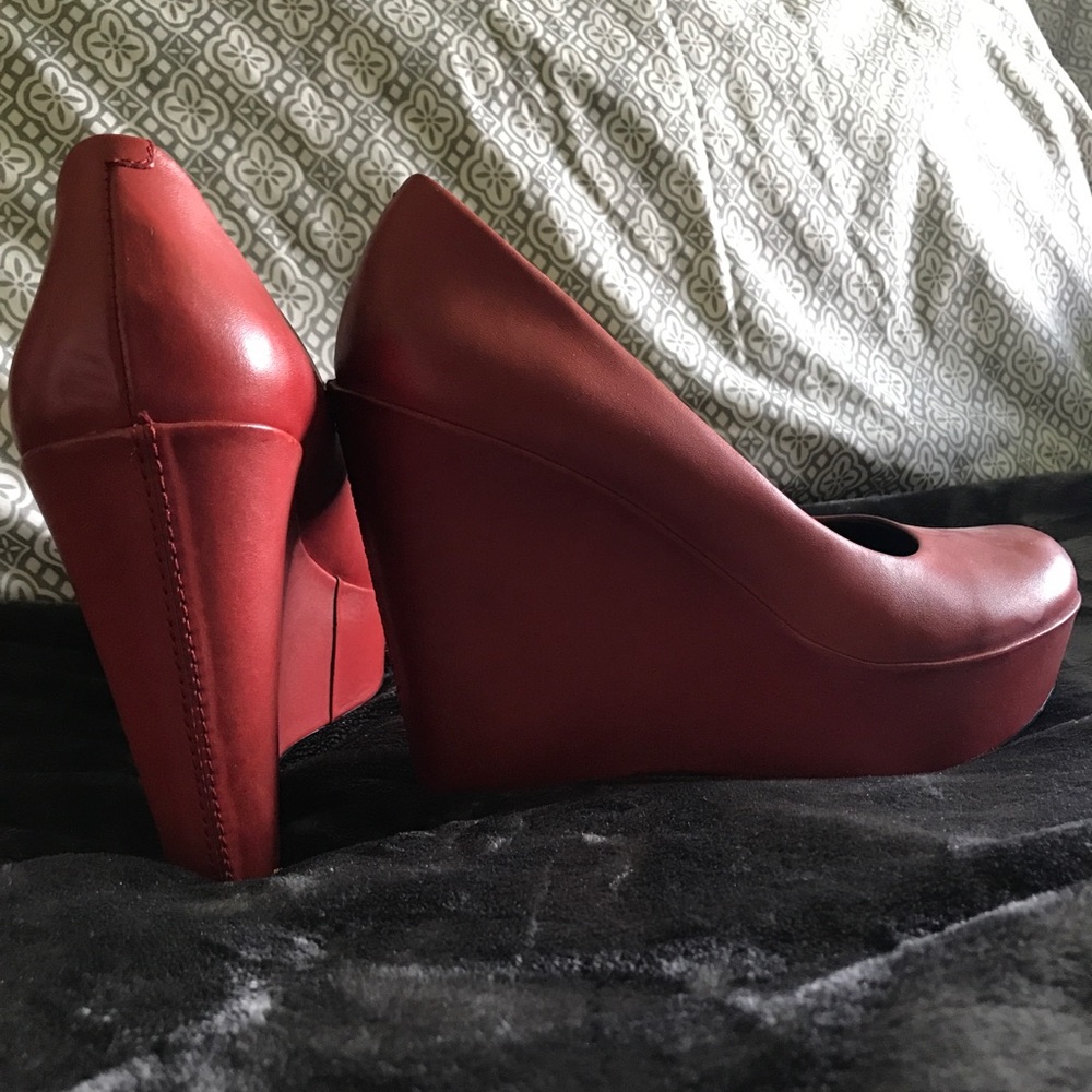 Red tall wedges